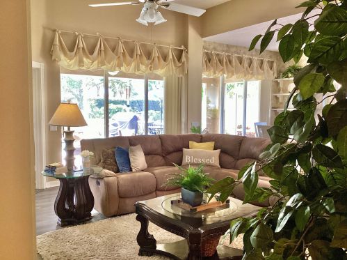 1542 Amherst Dr, Fort Pierce FL  34986-2450 exterior
