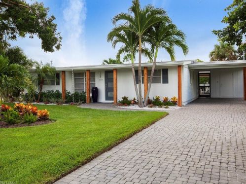 2048 Harbor Ln, Naples, FL 34104-4218