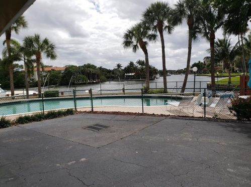 6 Royal Palm Way, Boca Raton FL  33432-7818 exterior