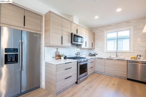 1049 61 St, Oakland CA 94608-2355 exterior