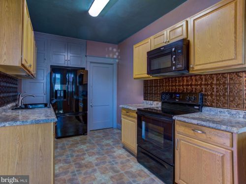 737 28th St, Harrisburg PA 17111-1127 exterior