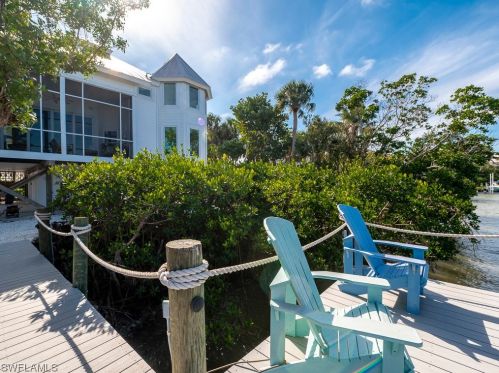 5690 Pne Tree Dr, Sanibel FL 33957-2304 exterior