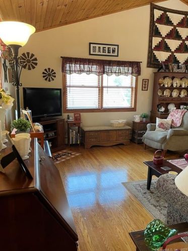 206 Old Route 6, North Windham, CT 06247-1422