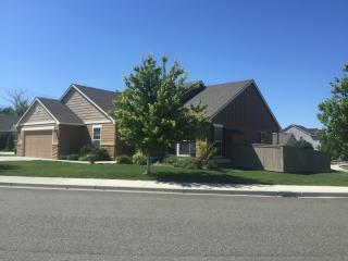 5818 17th Ave, Kennewick, WA 99338-7466