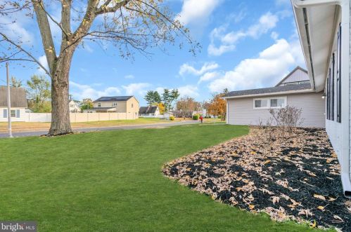 9 Snowflower Ln, Willingboro NJ  08046-1012 exterior