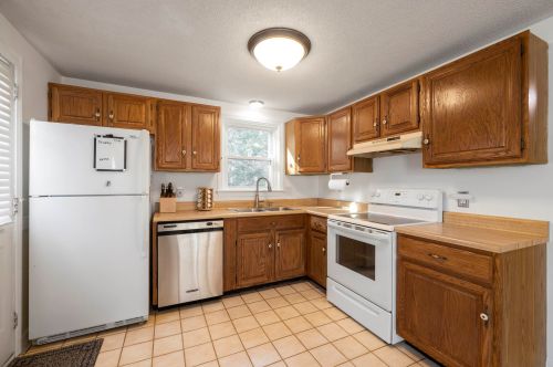 383 Whittier Dr, Fremont NH  03044-3328 exterior