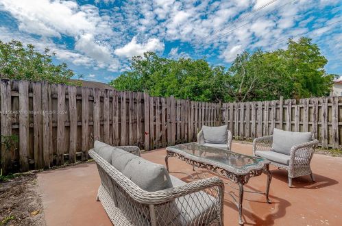 2634 38 Ave, Hollywood FL 33021-1937 exterior