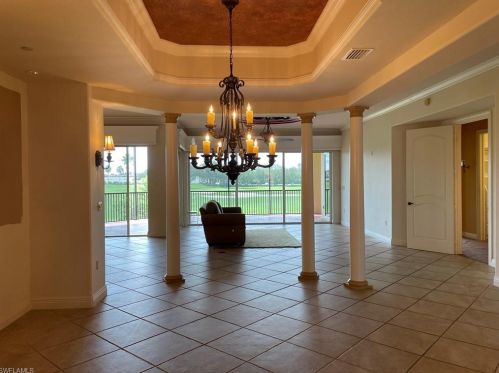 560 El Camino Real, Naples FL  34119-4785 exterior