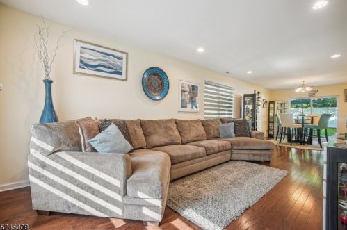1131 Spruce St, Roselle, NJ 07203-2729