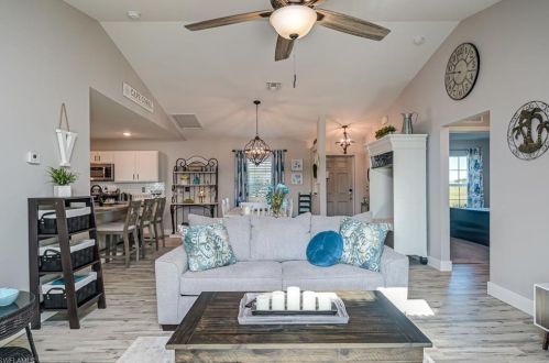 1123 4th Pl, Cape Coral FL  33990-0028 exterior