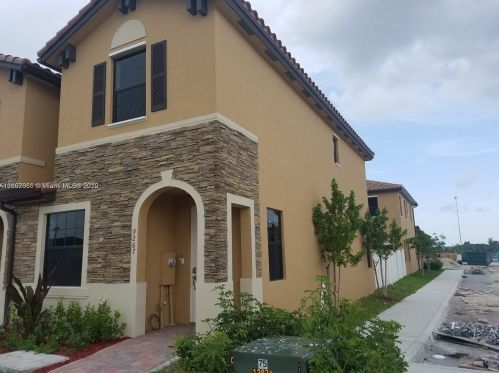 9207 33rd Ln, Hialeah, FL 33018-5067