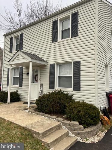 121 Hollywood Ave, Norristown PA  19403-1621 exterior