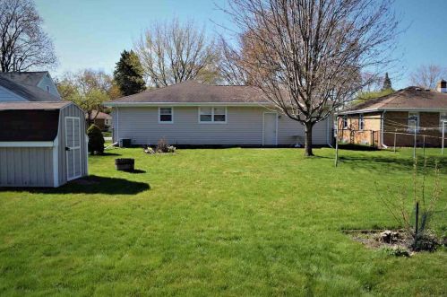 2017 Hillview Dr, Green Bay, WI 54302-3327