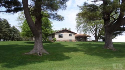 1423 160th St, Gladbrook, IA 50635-9470