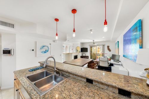 745 Diamond St, San Diego CA 92109-2520 exterior