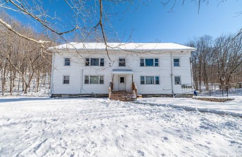 218 Pond Hill Rd, Moosup, CT 06354-1817