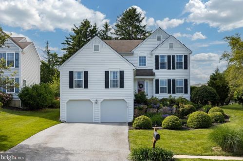 400 Carpenters Cove Ln, Downingtown, PA 19335-4538