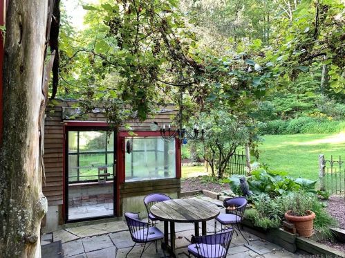646 Branchville Rd, Ridgefield CT  06877-6128 exterior
