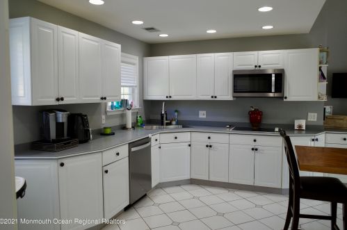 145 Rodman Ct, Tinton Falls, NJ 07724-1720