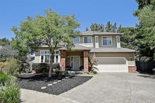 4576 Pearl Dr, Santa Rosa, CA 95409-2685