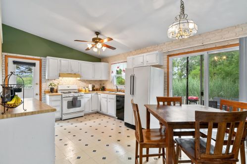 6502 126th St, Kenosha, WI 53158-3659