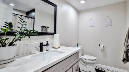8469 Santa Fe Dr, Buena Park CA  90620-3132 exterior