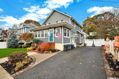 114 Linden St, North Bellmore, NY 11710-3434