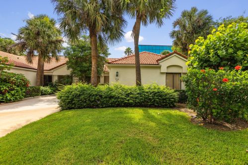 704 Sea Oats Dr, West Palm Beach, FL 33408-1470