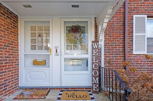 148 Manor Dr, Tinton Falls, NJ 07701-2459