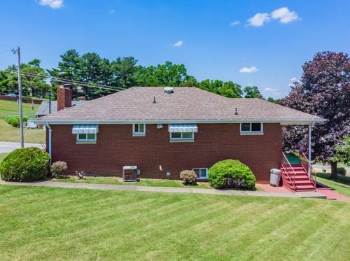 1317 Country Club Rd, Monongahela, PA 15063-1017