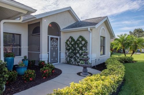 150 Estelle Dr, Naples, FL 34112-7008