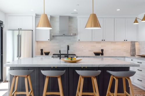 1712 Tradewinds Ln, Newport Beach CA  92660-4312 exterior