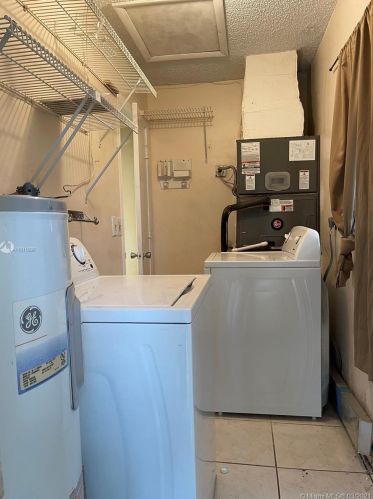 9325 24 Pl, Hollywood FL 33024-3125 exterior