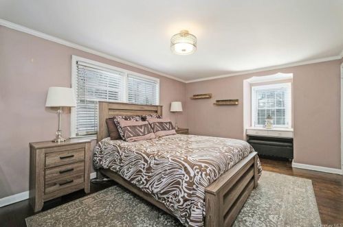 22 Randolph Rd, White Plains NY  10607-1516 exterior