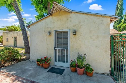 16027 Hartland St, Van Nuys CA 91406-4808 exterior