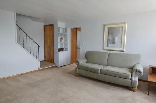 373 Poe Dr, Pittsburgh, PA 15235-4647