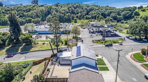 2050 Costa Ct, Pinole CA  94564-1832 exterior