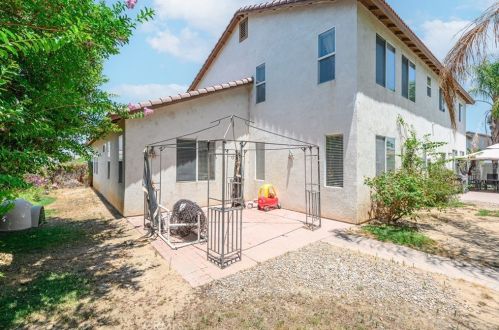 12607 Orangeblossom Ln, Riverside CA  92503-7059 exterior