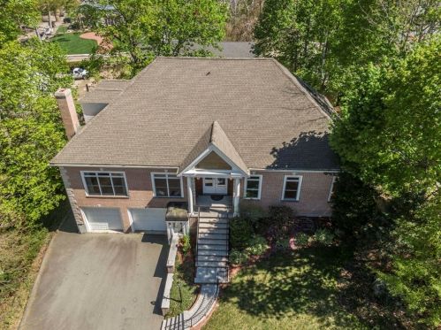 16 Adams Cir, Quincy, MA 02169-1746