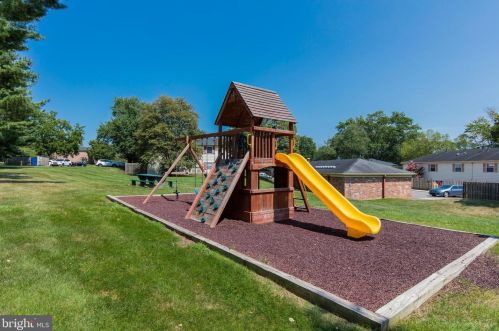 144 Wellington Ter, Lansdale PA  19446-4960 exterior