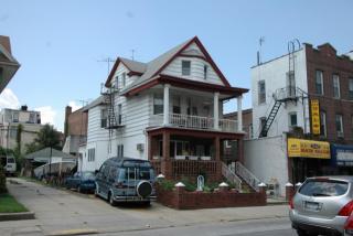 676 5th St, Brooklyn, NY 11215-0035