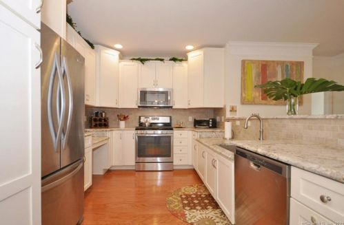 113 Center Meadow Ln, Danbury CT  06810 exterior