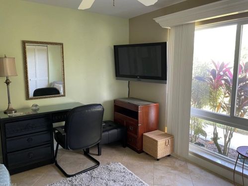47 Glades Blvd, Naples FL  34112-5039 exterior