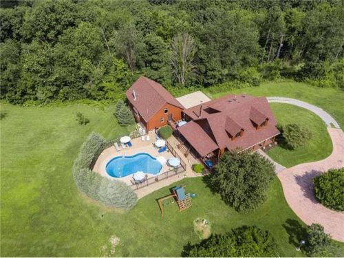 166 Colonial Dr, Clinton, PA 15026-1104