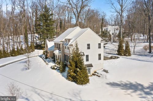251 Foxall Ln, Berwyn, PA 19312-1874