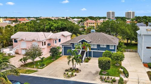5904 Bayview Cir, Saint Petersburg FL  33707-3930 exterior