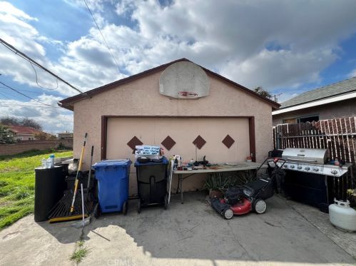 11528 Foster Rd, Norwalk CA  90650-2724 exterior