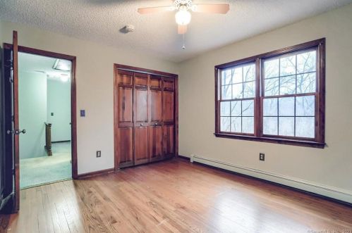 8 Thunder Ridge Rd, Sandy Hook CT  06482-1643 exterior