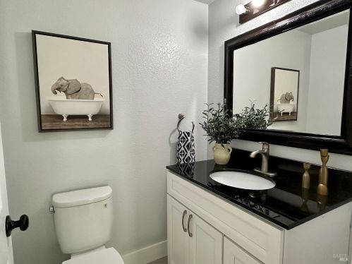 2647 Lago Oaks Dr, Santa Rosa CA  95405-9100 exterior