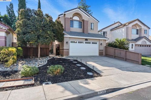 736 Clifton Way, Vacaville CA  95688-8547 exterior